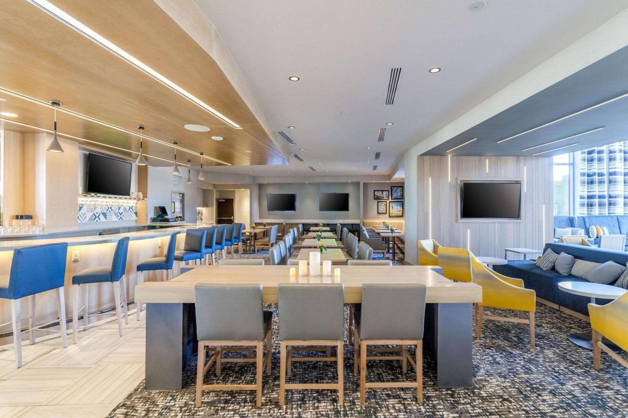 Cambria Hotel Pittsburgh - Downtown Екстериор снимка